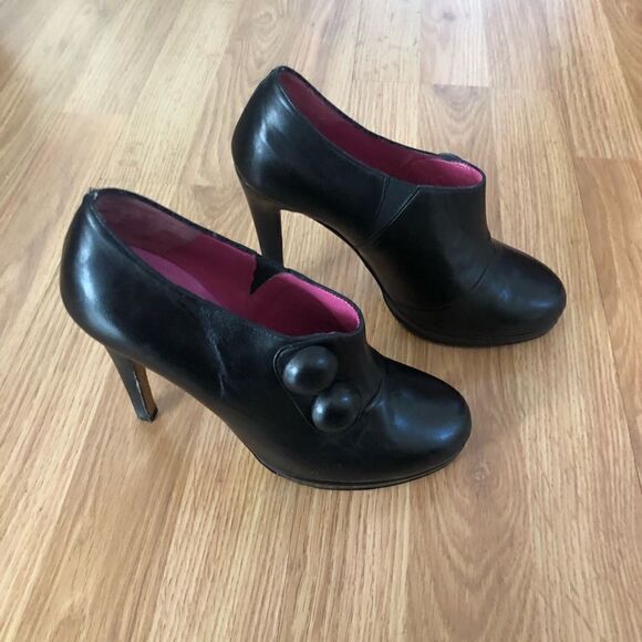 Moschino Vero Cuoio Black Leather Stilleto Two Button - Picture 6 of 10